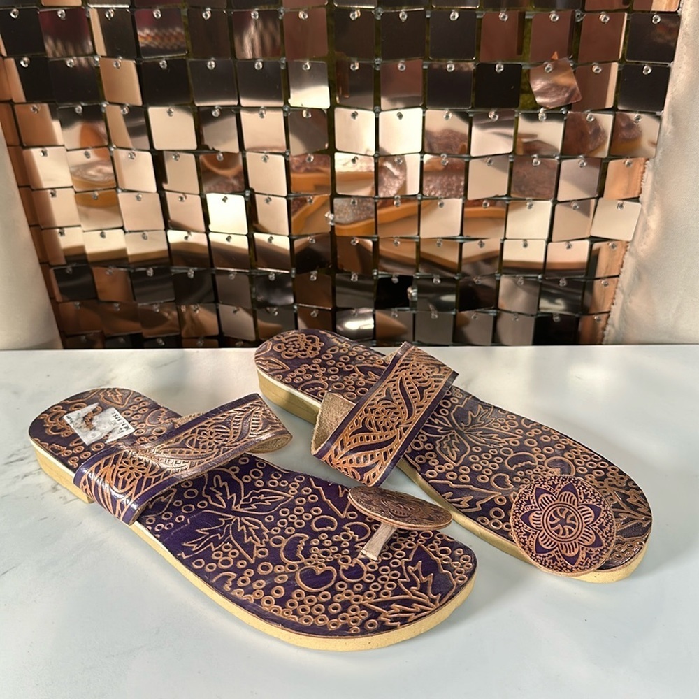 Step in Vegan Leather Tan & Purple Eched Design Print Sandals Size 8
